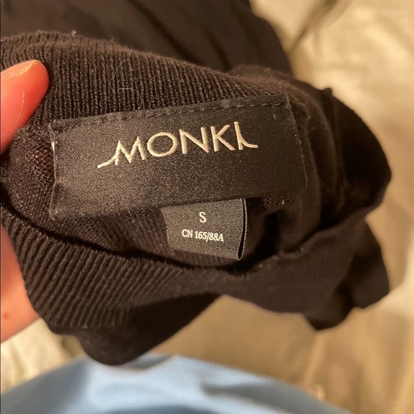 MONKI sweater 🖤 - Picture 4 of 4